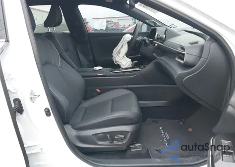 2025 Toyota Crown Signia Limited z USA, uszkodzony, nr VIN JTDACAAJ9S3028521